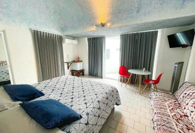 חדר סטנדרט לשלושה עם מרפסת, Allende