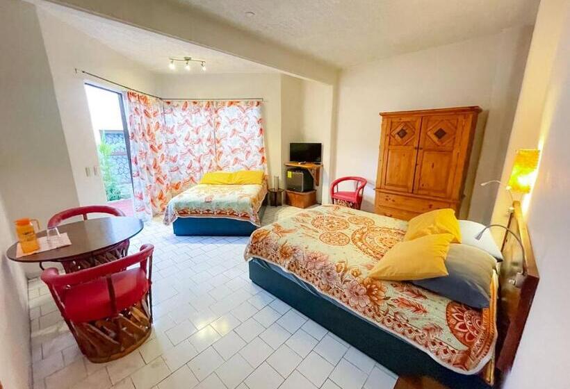 标准三人间, Allende