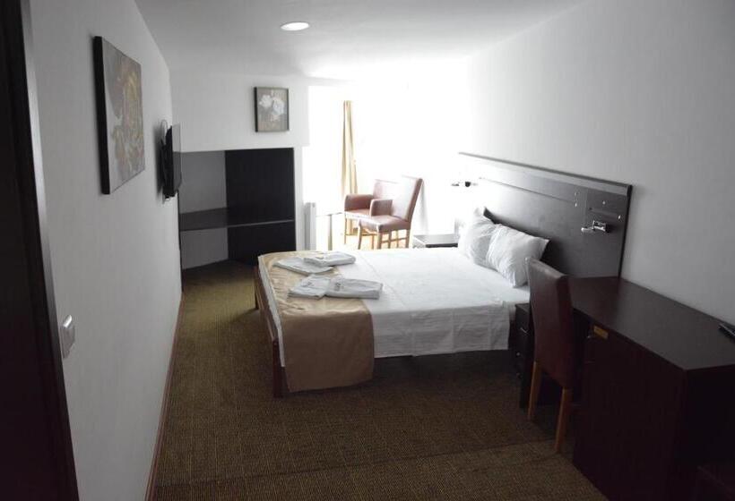 اتاق استاندارد سه نفره, Arabella