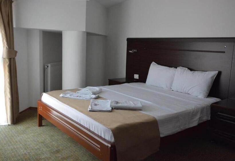 اتاق استاندارد سه نفره, Arabella