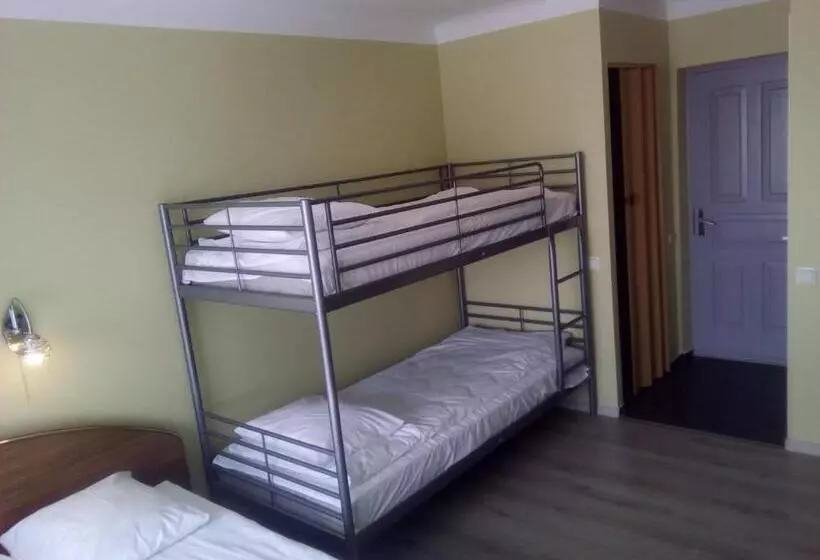 اتاق استاندارد چهار تخته, Dzintarjura
