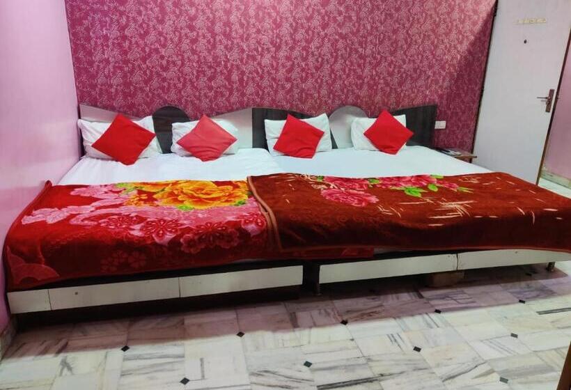 家庭间, Hayat Residency