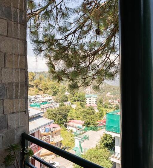 Family Room, Kasauli Regency Stags Not Allowed