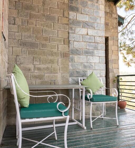 Family Room, Kasauli Regency Stags Not Allowed