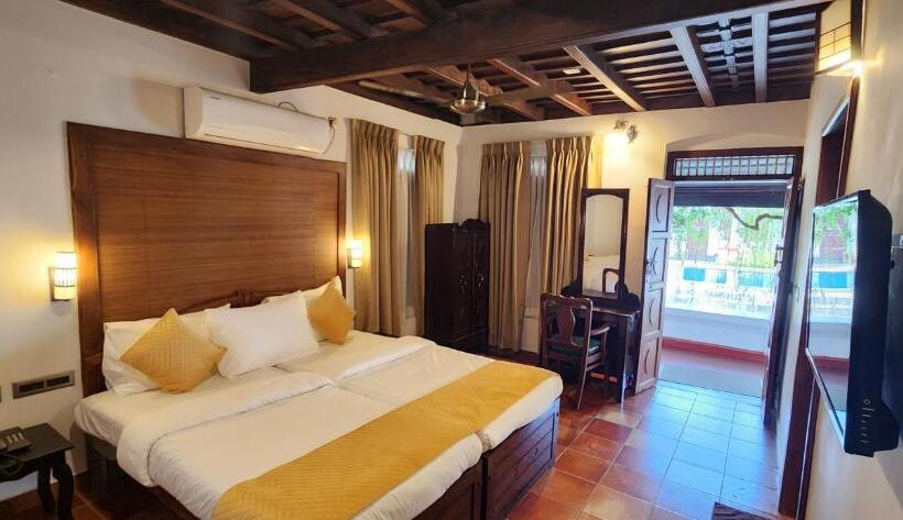 غرفة ديلوكس مزودة بشرفة, Kumarakom Tharavadu   A Heritage Hotel, Kumarakom
