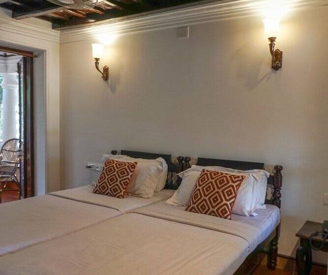 Quarto Deluxe com Sacada, Kumarakom Tharavadu   A Heritage Hotel, Kumarakom