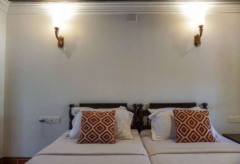 Quarto Deluxe com Sacada, Kumarakom Tharavadu   A Heritage Hotel, Kumarakom