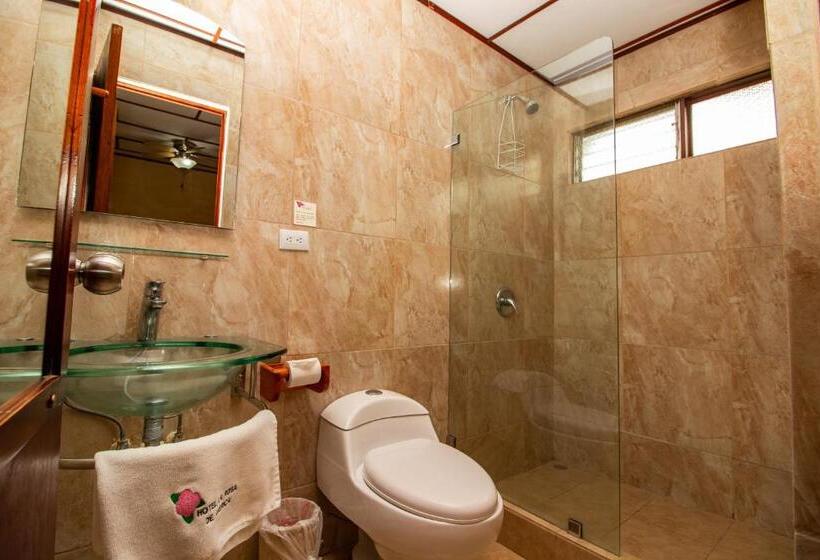 اتاق استاندارد سه نفره, La Rosa De America