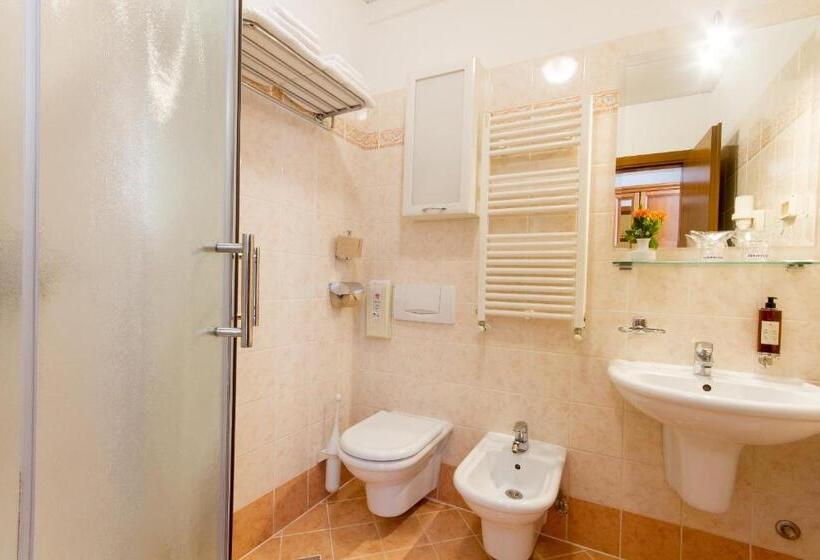 اتاق استاندارد با بالکن, Marko