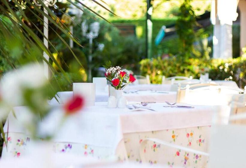 اتاق استاندارد سه تخته با بالکن, Marko