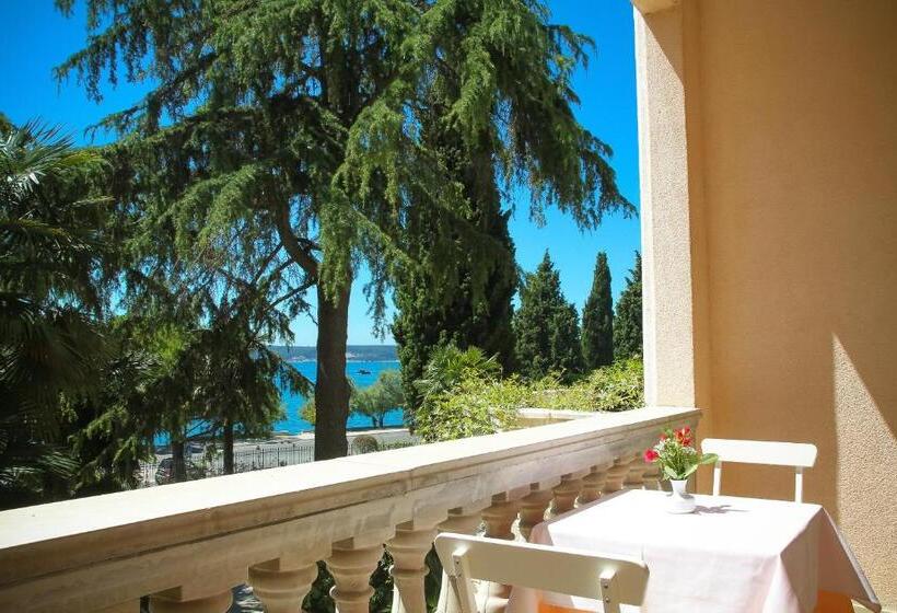 اتاق استاندارد با بالکن و چشمانداز دریا, Marko