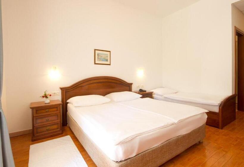 اتاق استاندارد چهارنفره با بالکن, Marko