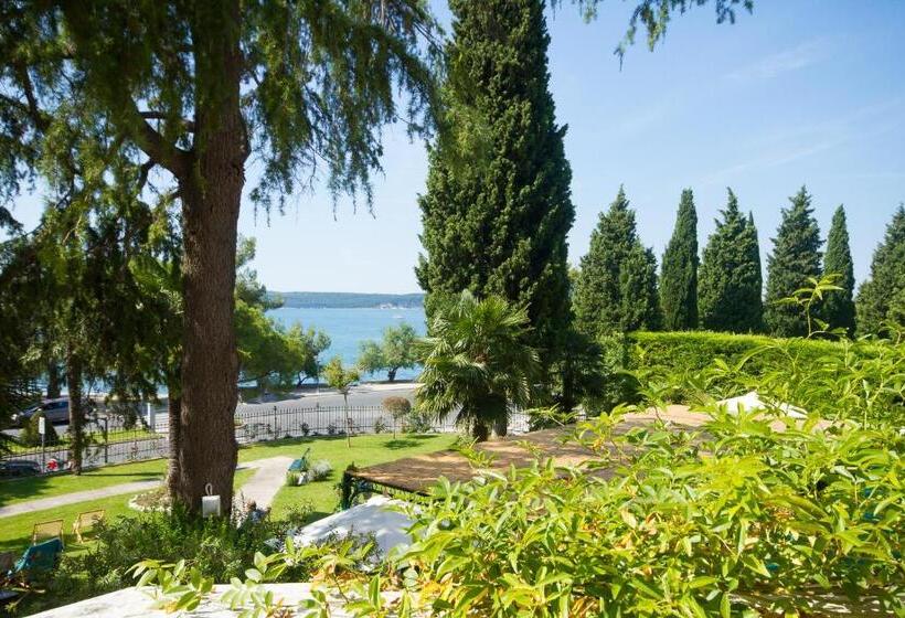 اتاق استاندارد چهارنفره با بالکن, Marko