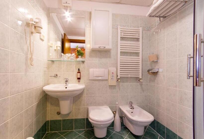 اتاق استاندارد با بالکن, Marko