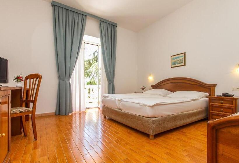 اتاق استاندارد با بالکن, Marko