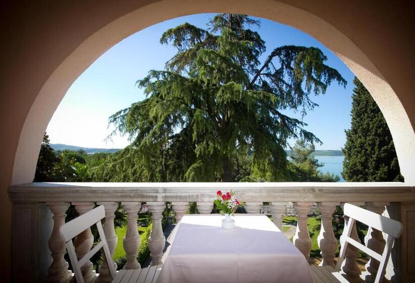 اتاق استاندارد با بالکن و چشمانداز دریا, Marko