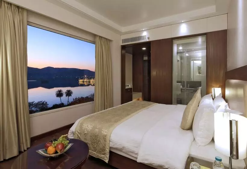 エクゼクティブルーム, Regenta Central Jal Mahal, Jaipur