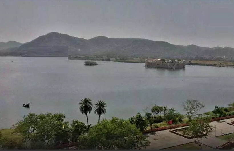 クラブルーム, Regenta Central Jal Mahal, Jaipur