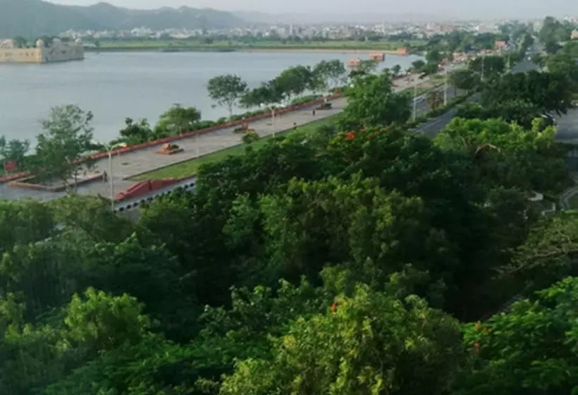 デラックスルーム, Regenta Central Jal Mahal, Jaipur