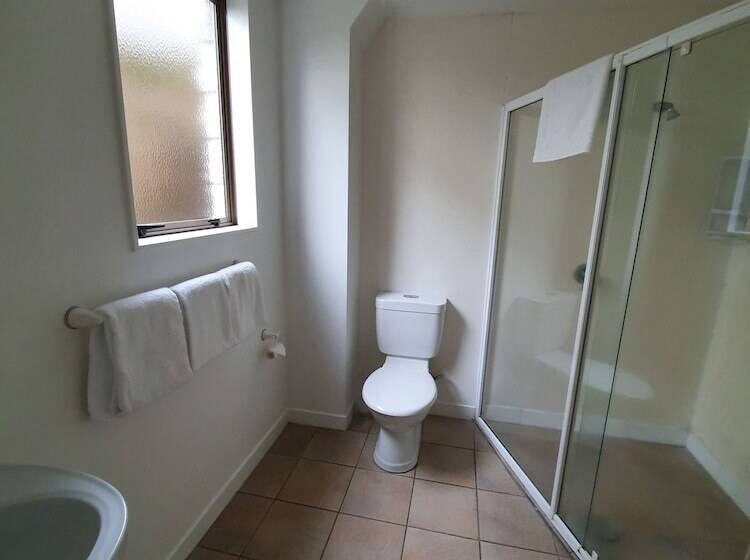 ファミリーステューディオ, Lake Point Motel