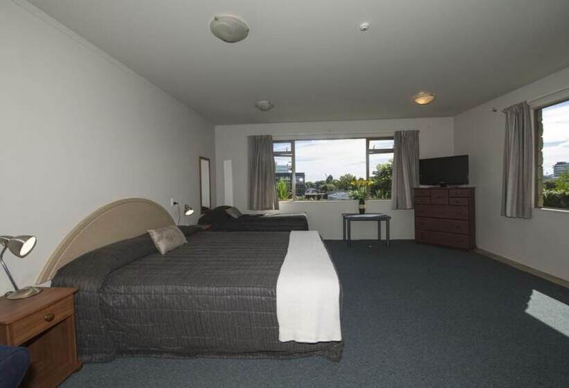 スタンダードスタジオ, Lake Point Motel