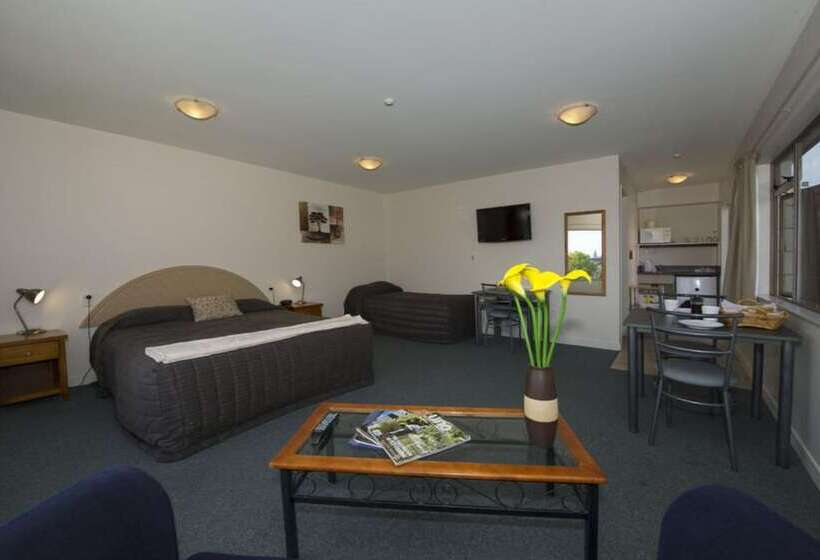 スタンダードスタジオ, Lake Point Motel