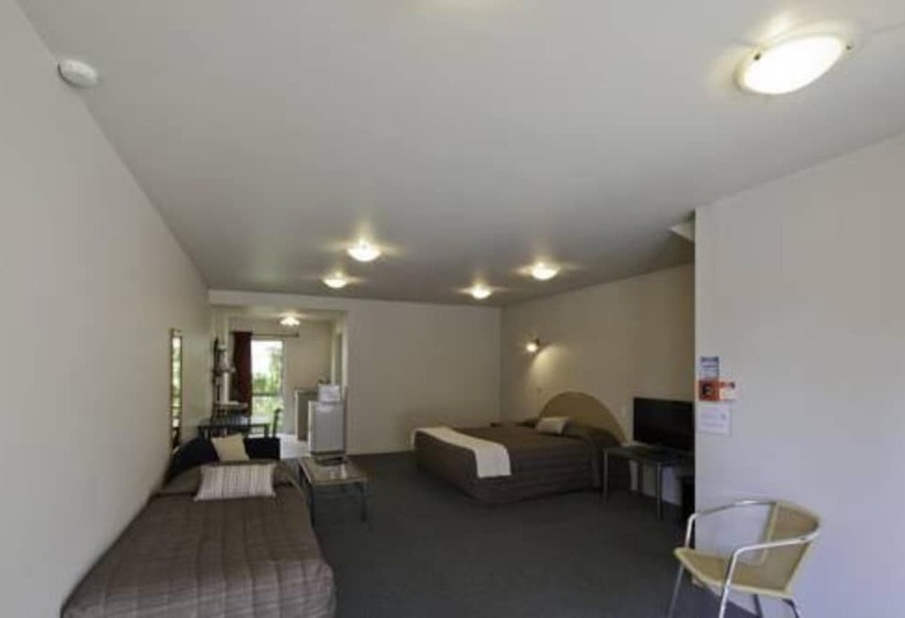 패밀리 스튜디오, Lake Point Motel