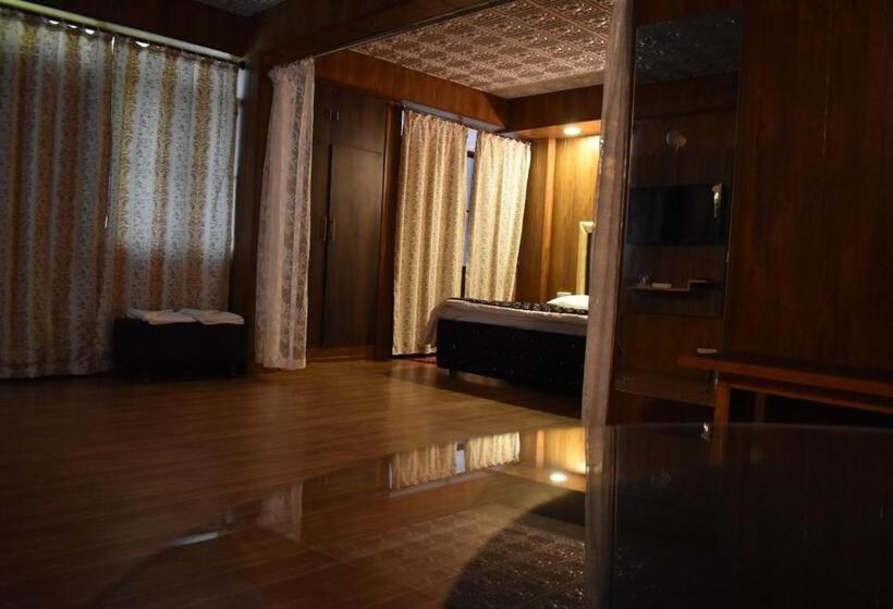 سوییت خانوادگی, Van Chum