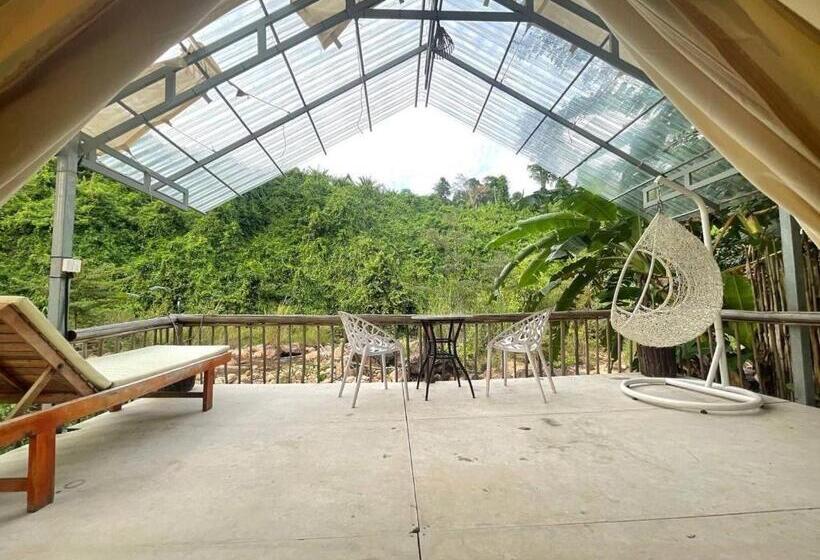 Standard Tent, Green Valley Veal Pouch