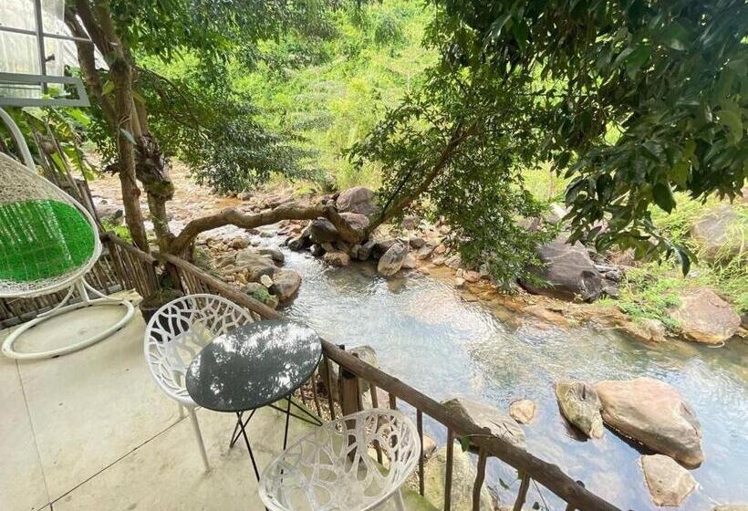 Standard Tent, Green Valley Veal Pouch