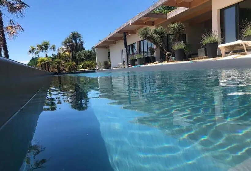 Standard Room Pool View, Villa Eden