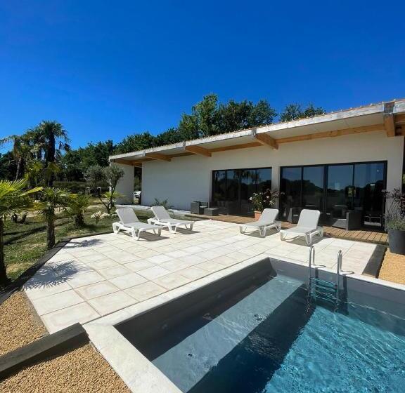 Номер Стандарт Вид на Бассейн, Villa Eden