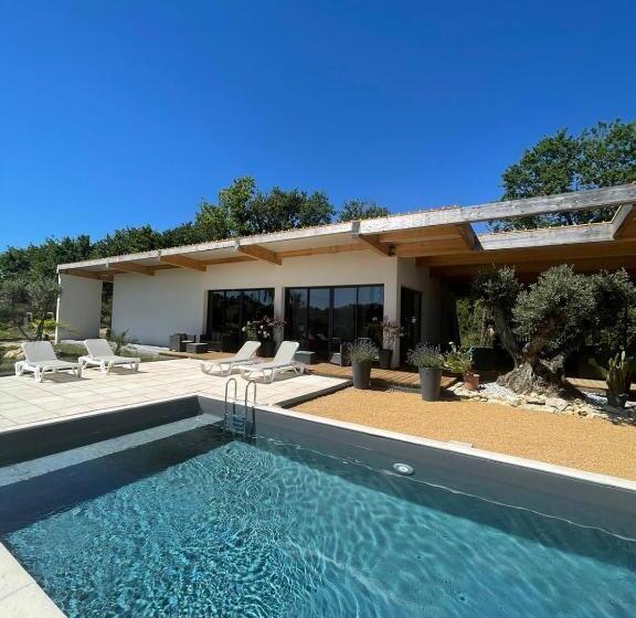 Номер Стандарт Вид на Бассейн, Villa Eden