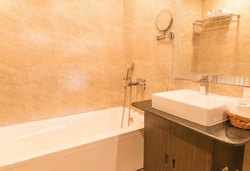 ファミリールーム, Buddha