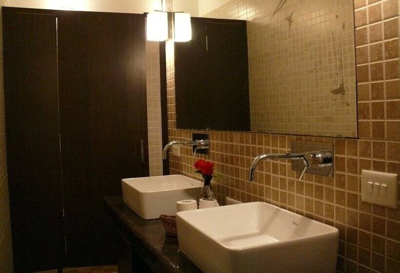 ファミリールーム, Buddha