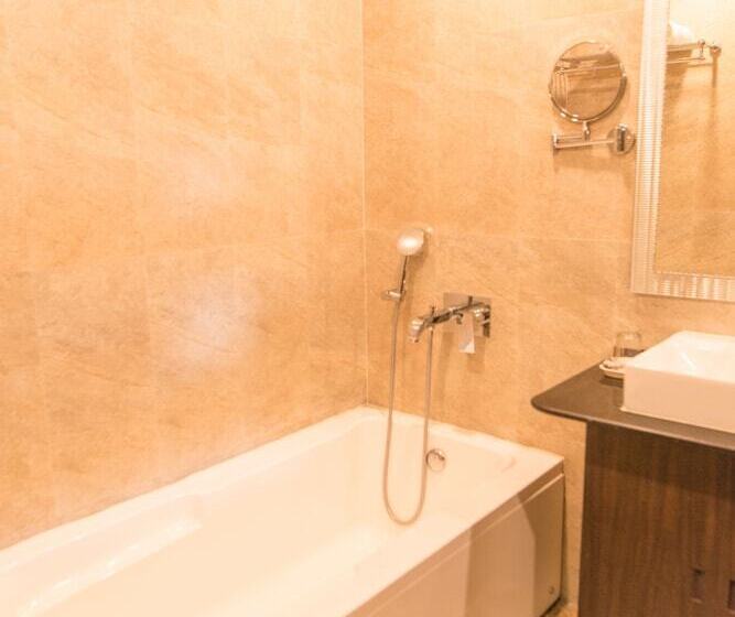 ファミリールーム, Buddha