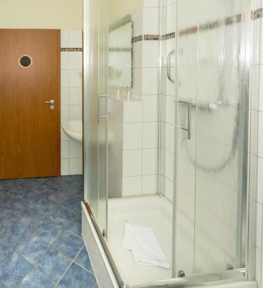 غرفة قياسية ثلاثية, Hiddenseer