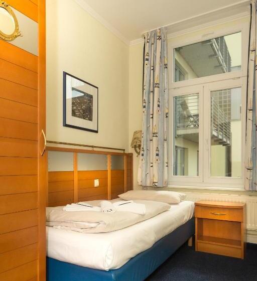 غرفة قياسية ثلاثية, Hiddenseer