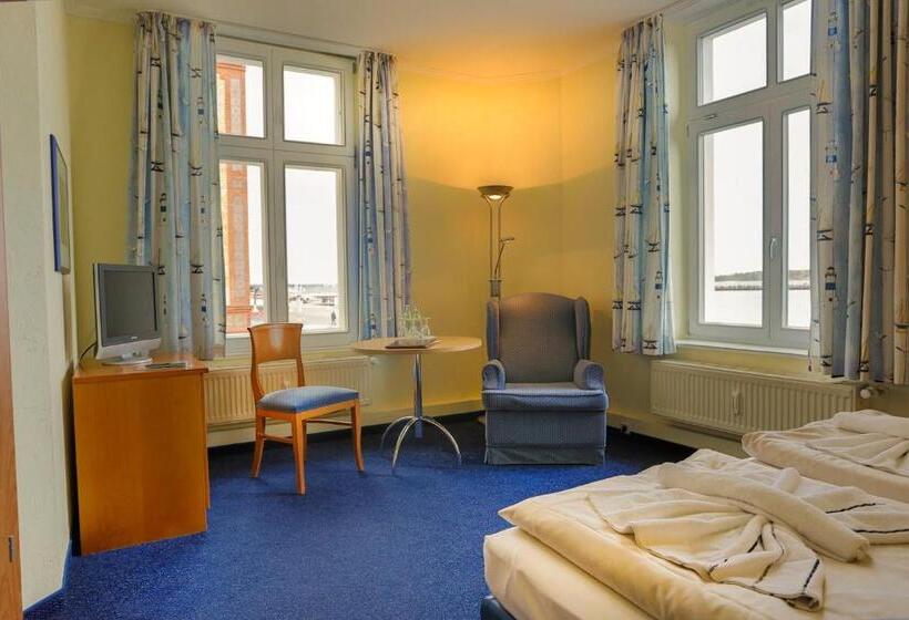 غرفة قياسية ثلاثية, Hiddenseer