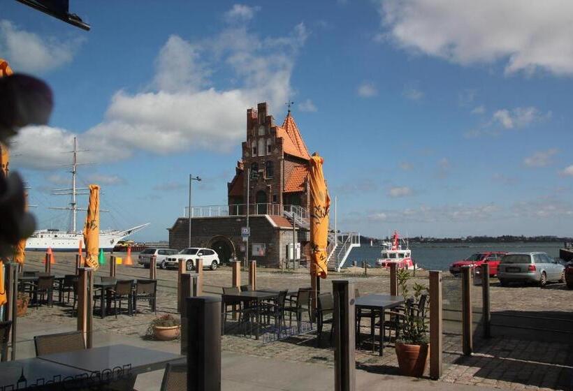 غرفة قياسية فردية مطلة علي البحر, Hiddenseer