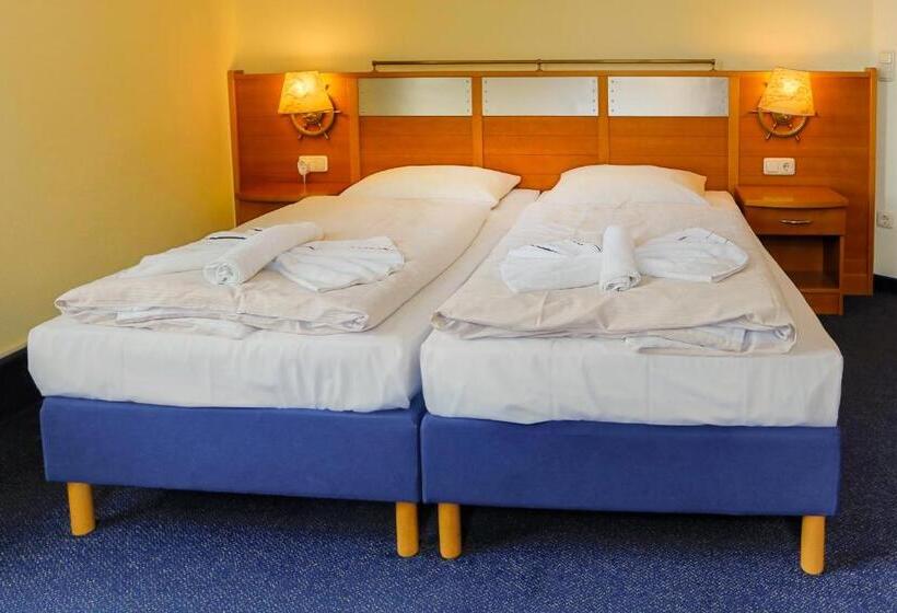 غرفة قياسية فردية مطلة علي البحر, Hiddenseer