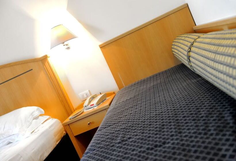 스탠다드 트리플 룸, I Melograni