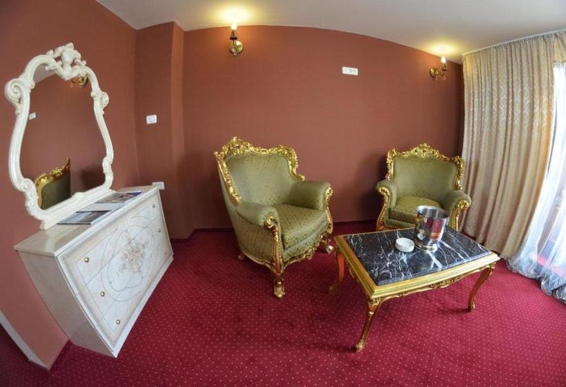 سوئیت با بالکن, Le Baron
