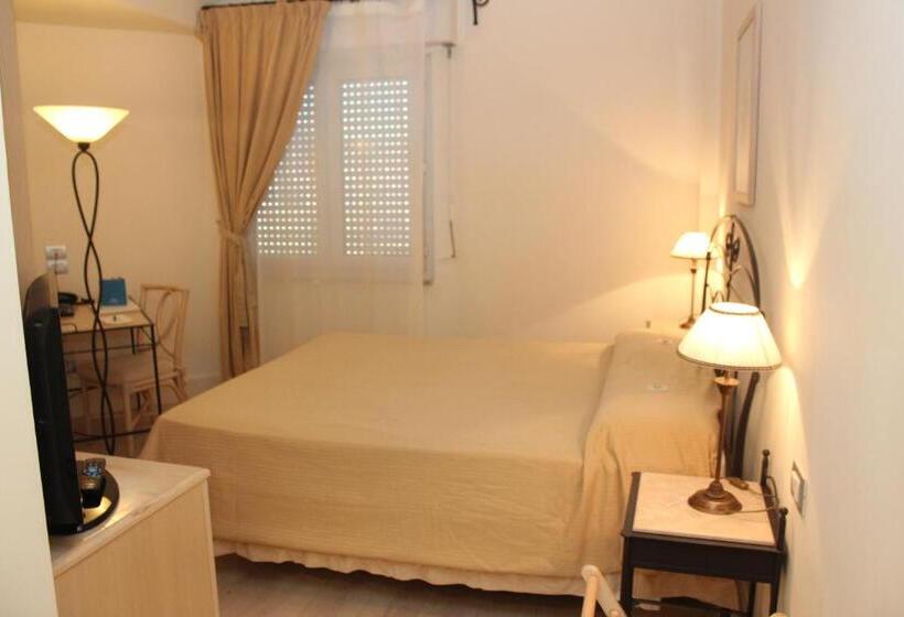 اتاق اکونومی, Sirolo