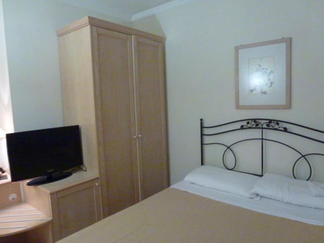 اتاق اکونومی, Sirolo