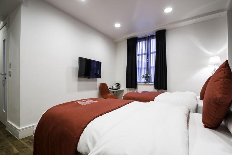 اتاق اجرایی, The Whitechapel