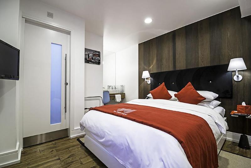 اتاق پرمیوم, The Whitechapel