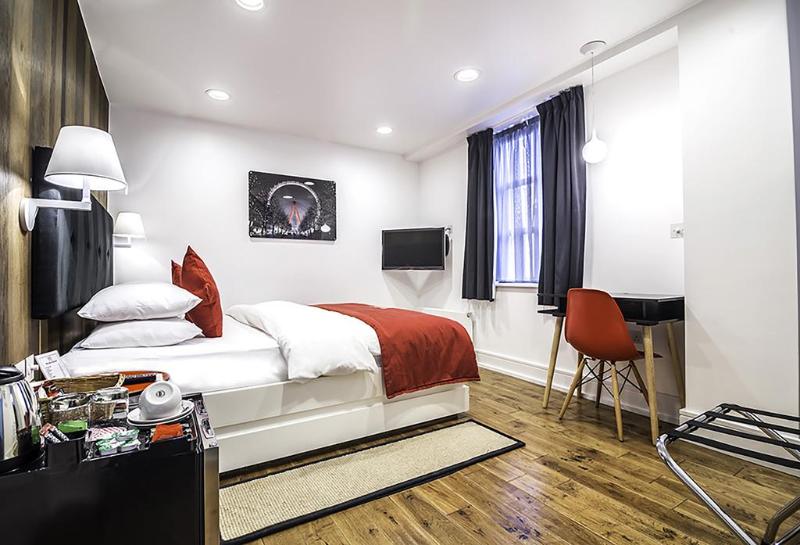 اتاق اجرایی با تخت بزرگ, The Whitechapel