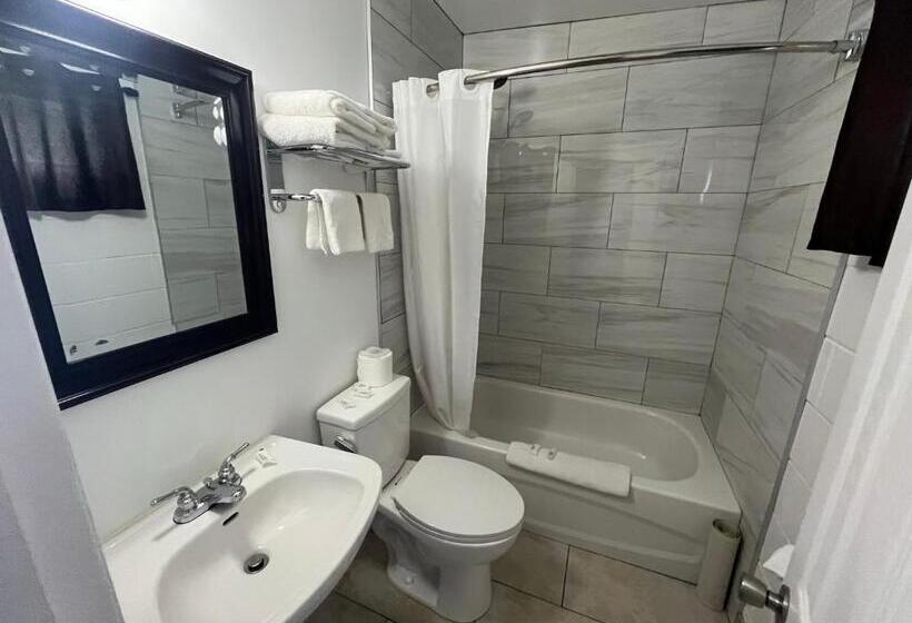 Номер Стандарт, West Castle Motel