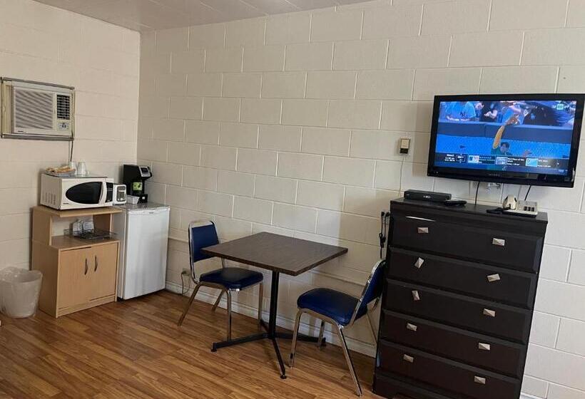 חדר סטנדרט שתי מיטות זוגיות, West Castle Motel